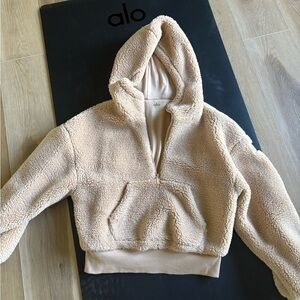 ALO Yoga Teddy  Beige Fleece Pullover